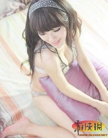 清纯学妹虏获众宅男 国民校花评选大赛冠军风采