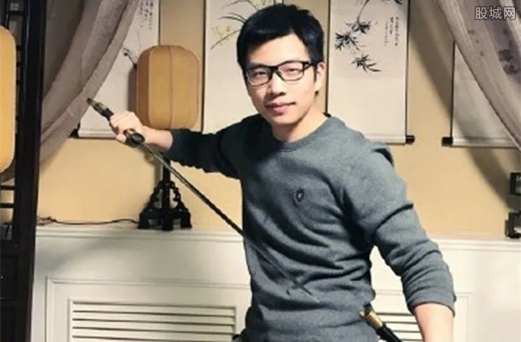 陶渊明后人做主播 月入近百万引起网友吐槽