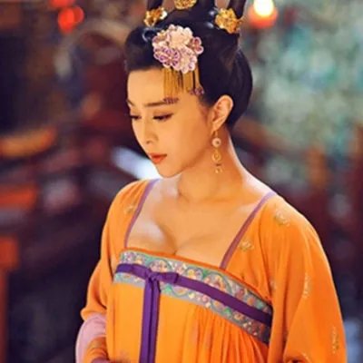 范冰冰杨贵妃剧照胸曝光 性感唐装大尺度露胸
