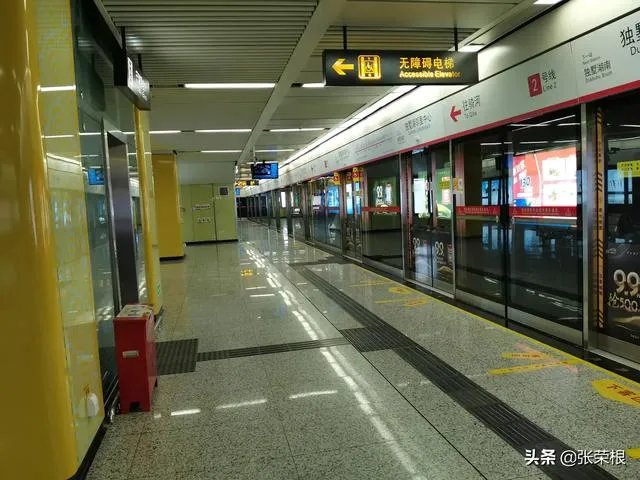 如何看待美国多个机场大量乘客滞留?