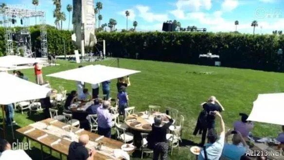 空中快递不是梦！亚马逊在美国完成了首次无人机快递