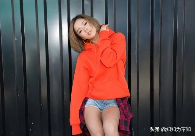 如何看待王菊变瘦穿XS码衣服？