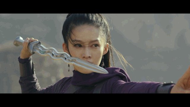 如何看待肖战搂李沁脖子？