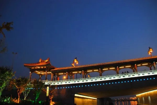 舟桥部队35分钟在黄河飞架浮桥,浮桥与门桥有何区别?