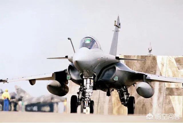 如果飞机起落架损坏或者脱落了，飞机该如何降落？