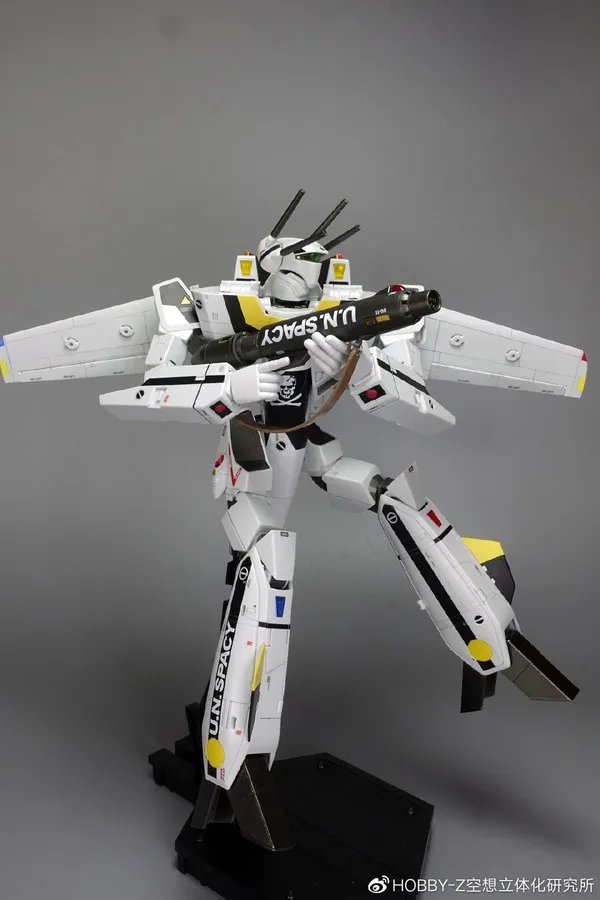 万代 DX超合金TV版VF-1S罗伊·福卡特别型