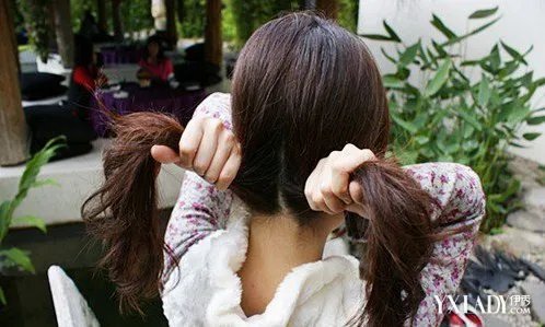 韩式双麻花辫头像麻花辫发型的6个扎法步骤介绍