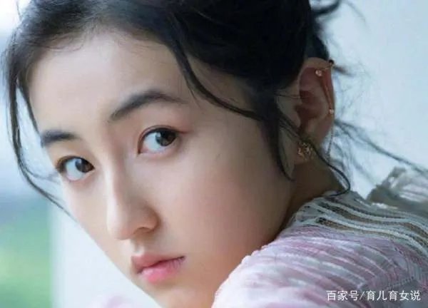 那英梁静又如何,玩不到一块就玩自己的,张子枫有多真实?