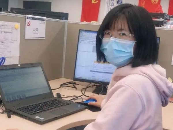 员工穿短裤上班被公司开除，员工上班能穿短裤吗？