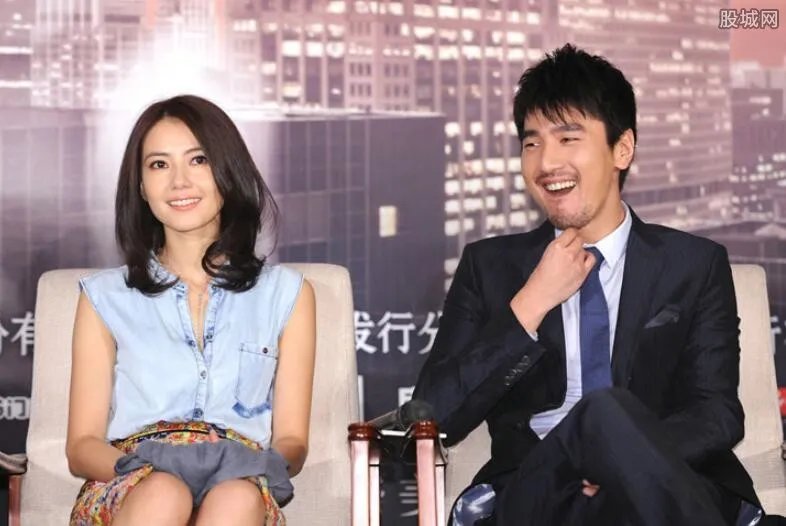 赵又廷紧搂女助理 赵又廷勾肩说笑关系暧昧