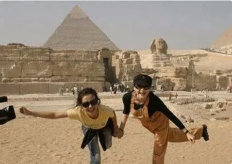 赵薇许晴埃及旧照 ，她们的近况如何呢？