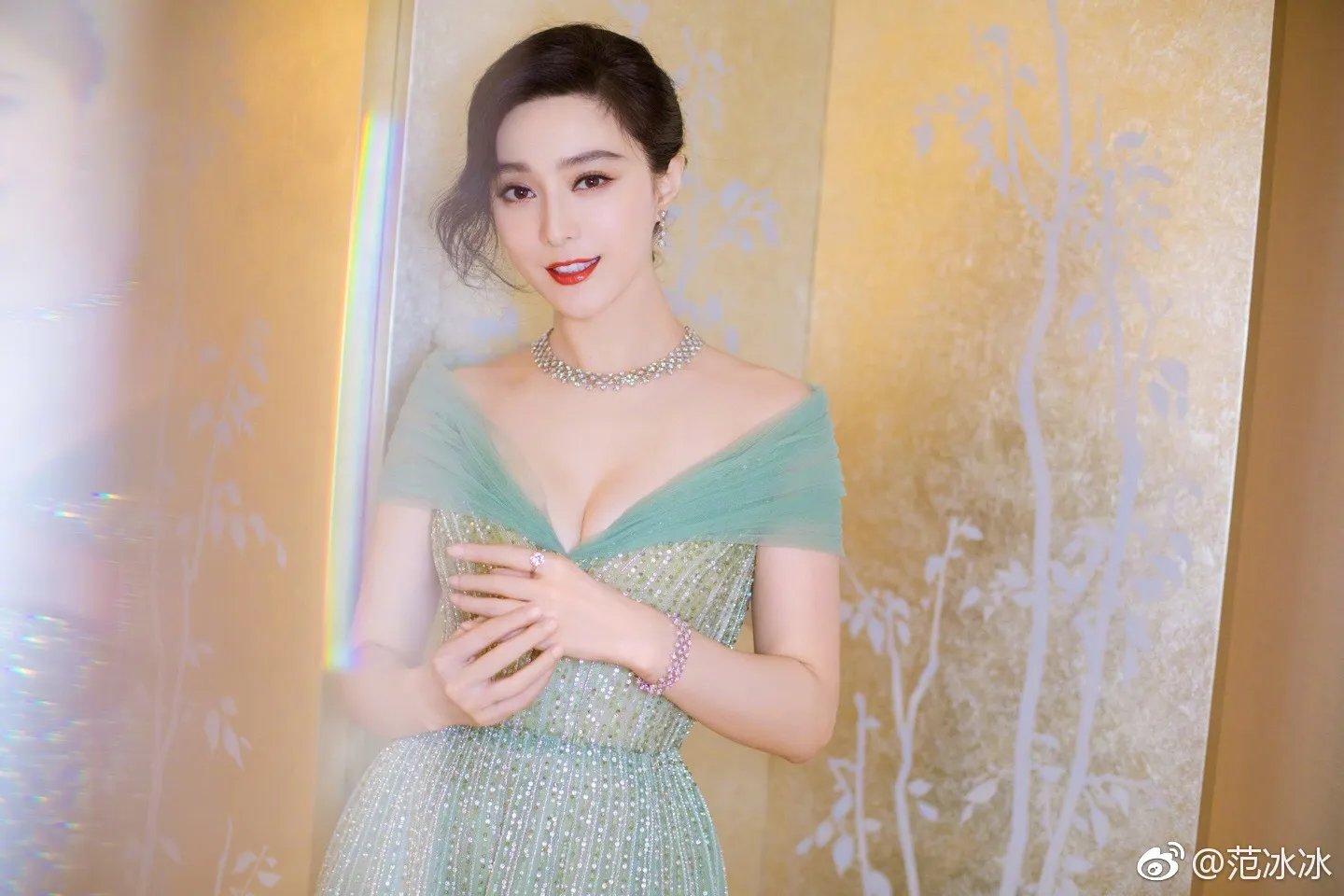 范冰冰为范丞丞宣传新歌，难道她想借弟弟再刷点人气吗？