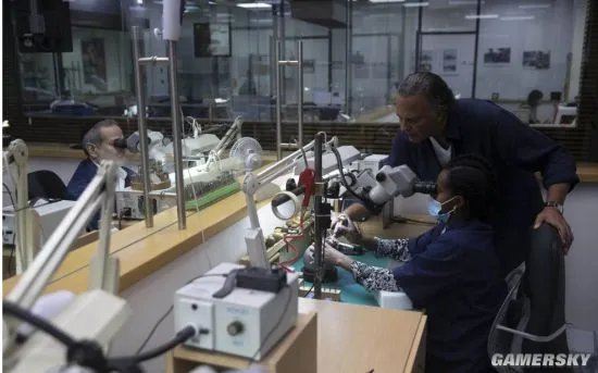 以色列珠宝商研制世界最昂贵口罩 钻石打造标价超千万