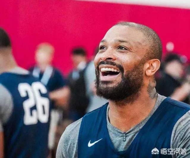 火箭在下一盘大棋，塔克因脚踝伤病退出美国男篮训练营，对此你怎么看？