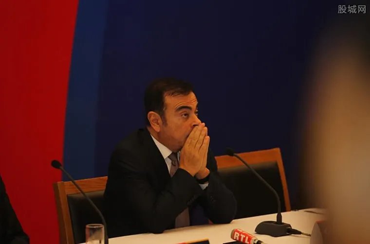 日产汽车指控戈恩 要求索赔100亿日元