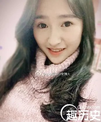 江西高校“食堂女神”走红 生活照曝光