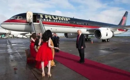 特朗普所乘专机险与无人机相撞,这是有人对他的警示吗?