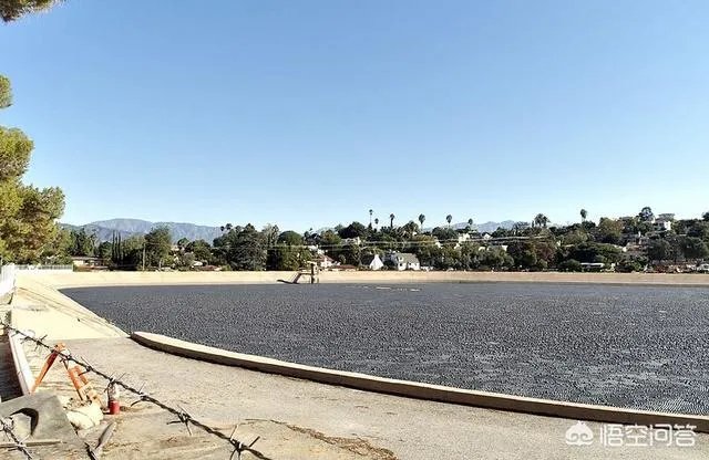 防止水分蒸发的“遮阳球”真的能保护水资源吗？你怎么看？