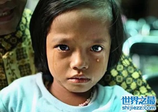 印尼女孩割礼后图片，毫无人性的传统(触目惊心) 