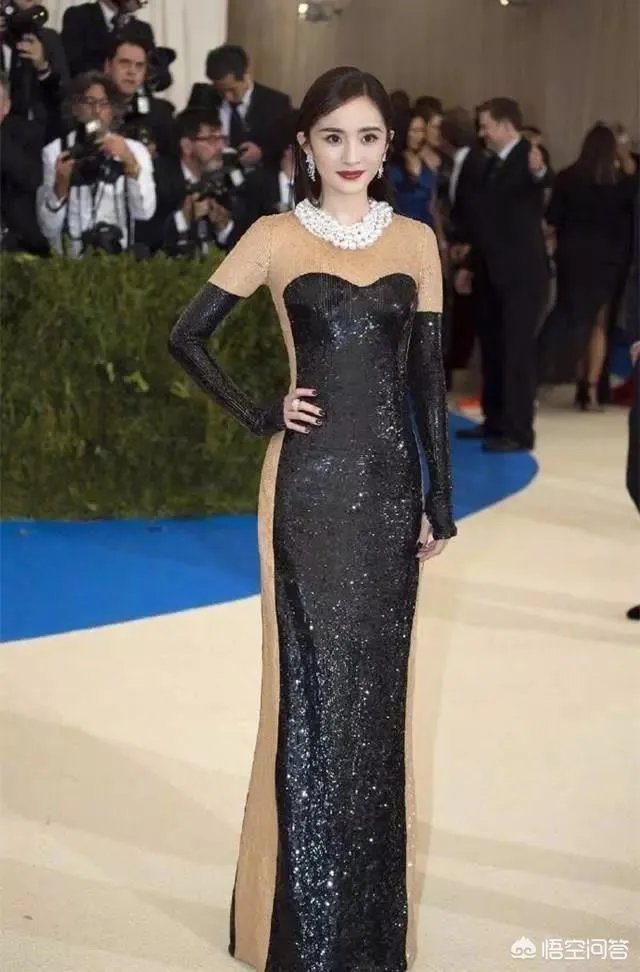 奚梦瑶维密跌倒再登台走秀,第二件裙子是杨幂同款吗?