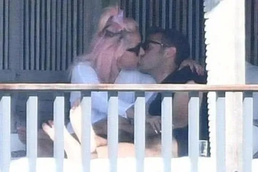 Gaga晒甜蜜合照：男友是谁揭晓及Gaga情史介绍