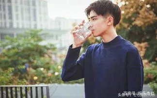 宋威龙在哪所学校上学 年龄这么小就不上学吗