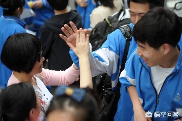 河南一考生看数学卷10分钟后弃考，离场遭拒当场崩溃，对此您怎么看？