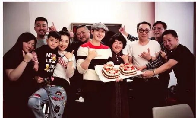 黄晓明如何为母亲庆生?