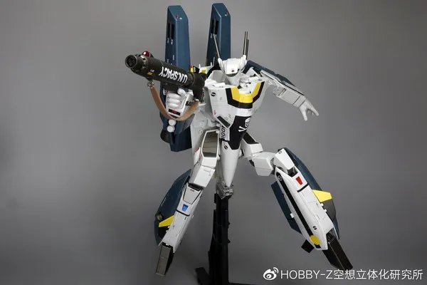 万代 DX超合金TV版VF-1S罗伊·福卡特别型