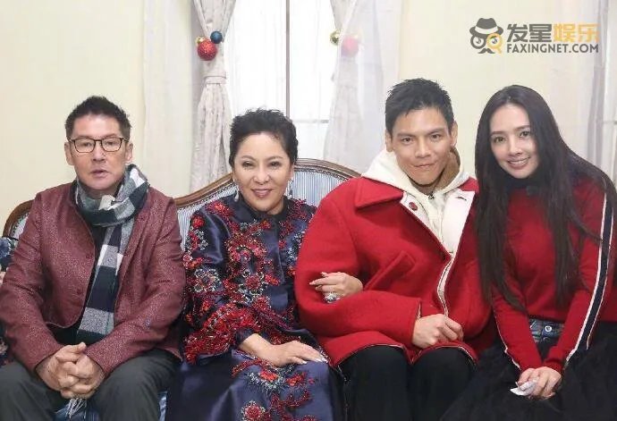 向太否认郭碧婷已生女 向佐暖心陪伴老婆待产宝宝还未出生