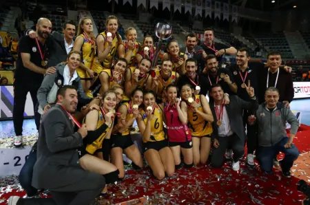 朱婷一年五冠分别是什么? 排坛女皇朱婷的