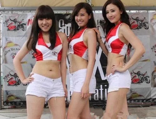 台湾女星方志友脱落无马赛克 上衣脱落展丰满傲人上围