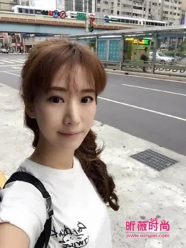 李念炫富照被批：李念丈夫显赫背景令人震惊