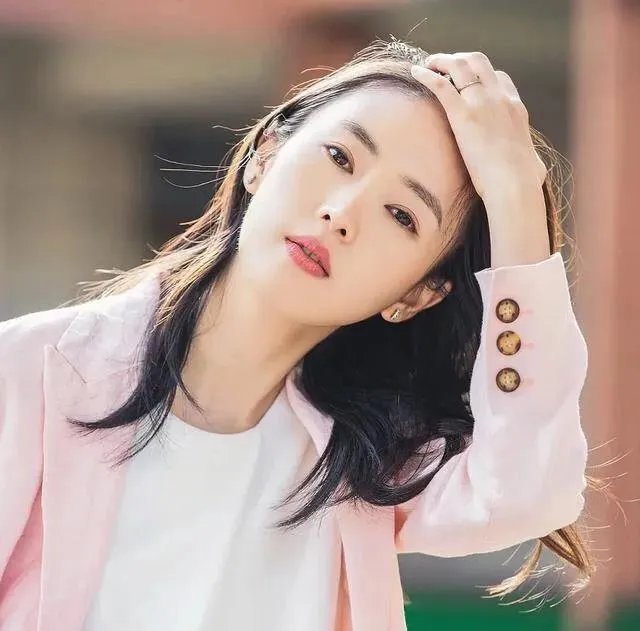 童瑶和章子怡为什么长的这么像