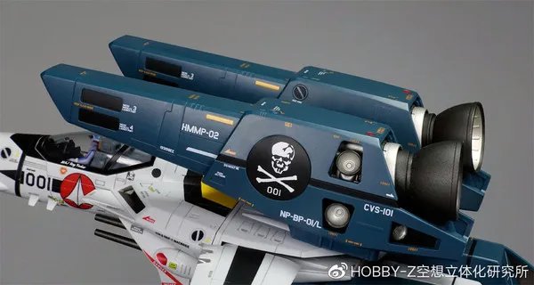 万代 DX超合金TV版VF-1S罗伊·福卡特别型