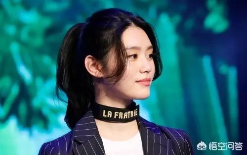 奚梦瑶维密跌倒再登台走秀,第二件裙子是杨幂同款吗?