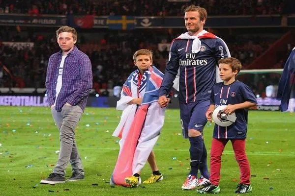 贝克汉姆大儿子都订婚了，年过35还单着的你紧张吗？