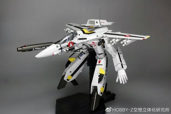 万代 DX超合金TV版VF-1S罗伊·福卡特别型