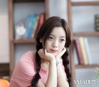 韩式双麻花辫头像麻花辫发型的6个扎法步骤介绍