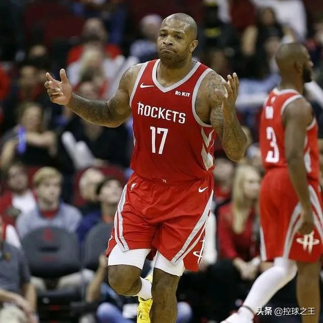 火箭在下一盘大棋，塔克因脚踝伤病退出美国男篮训练营，对此你怎么看？