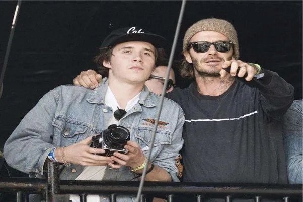 贝克汉姆大儿子都订婚了，年过35还单着的你紧张吗？