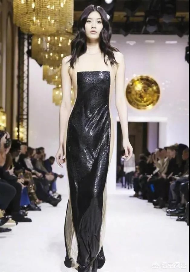 奚梦瑶维密跌倒再登台走秀,第二件裙子是杨幂同款吗?