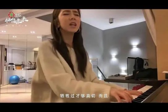 邓紫棋弹唱新的心跳太好听了 邓紫棋好听10首经典歌曲