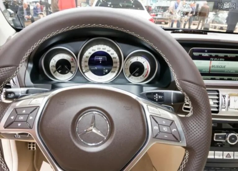 奔驰车主回应质疑 行车记录迟迟不肯公布的原因是什么