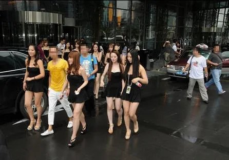 showgirl游艇门过程及内部照片:不堪入目的互动场面