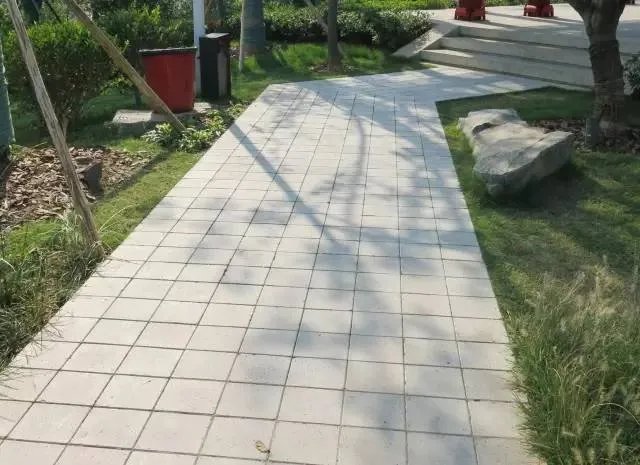 pc砖是什么材料做的