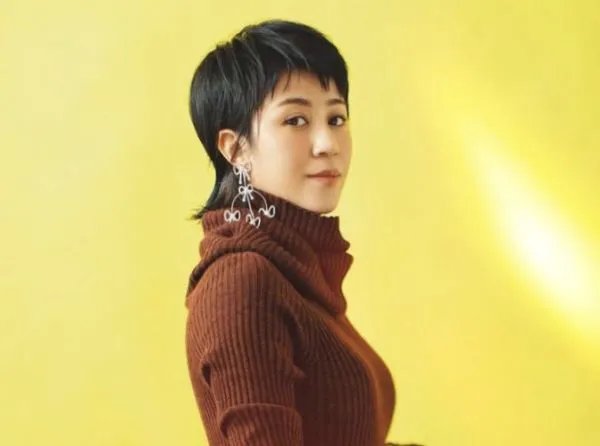 马丽升级当妈上热搜，比丈夫大11岁的她，凭什么收获爱情？