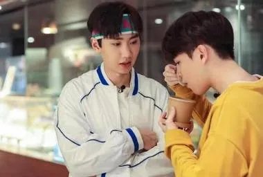 汪苏泷与美女拥吻恋情曝光，汪苏泷尤长靖为什么掰了