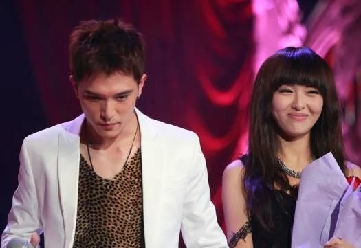 邱泽唐嫣分手图片外泄  昔日金童玉女终究无缘各自飞