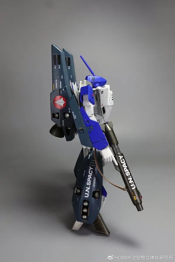 万代 DX超合金TV版VF-1S罗伊·福卡特别型